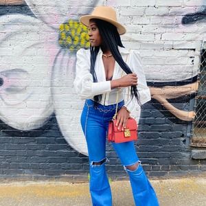 Meet your Posher, Lenora